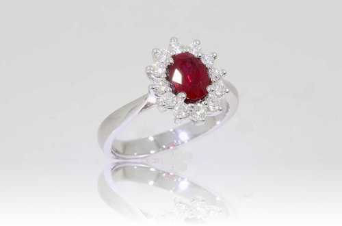 bague-rubis-ovale-diamants.jpg