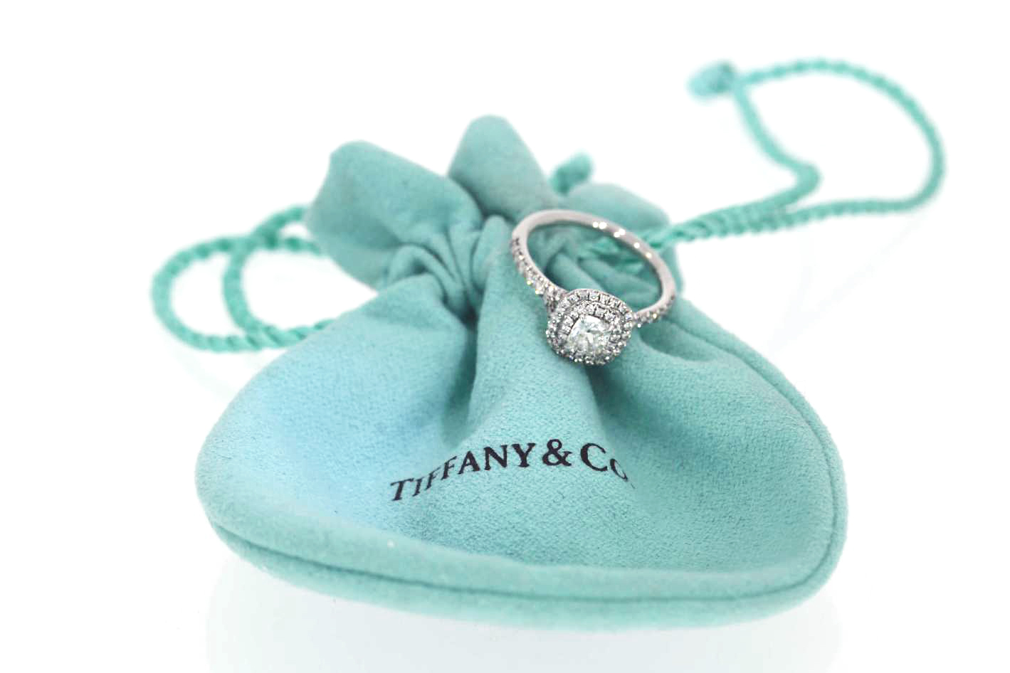 bague-tiffany-or-blanc-solitaire-pochette1.jpg