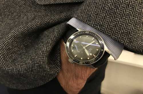 blancpain-bathyscaphe-50001110-poignet.jpg