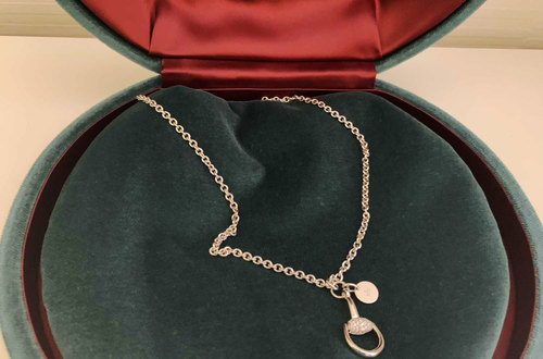 ecrin-mors-collier-or-blanc.jpg