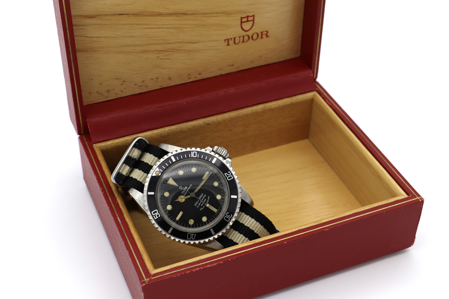 tudor7016-boite.jpg