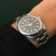 montre-rolex-oyster-perpetual-noir-poignet.jpg