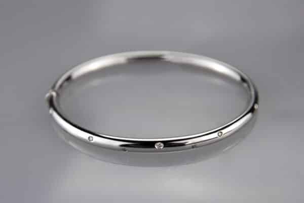 Or blanc et diamants