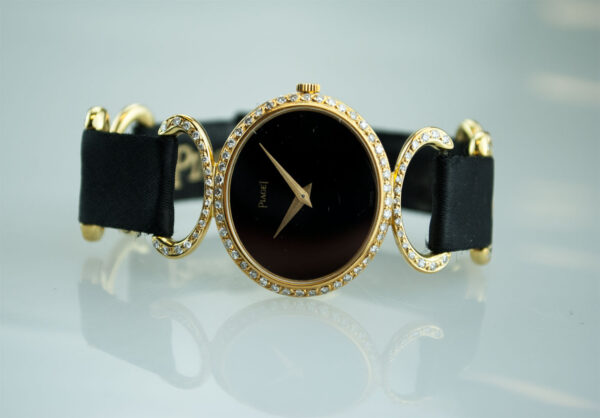 Montre Piaget en or jaune et diamants